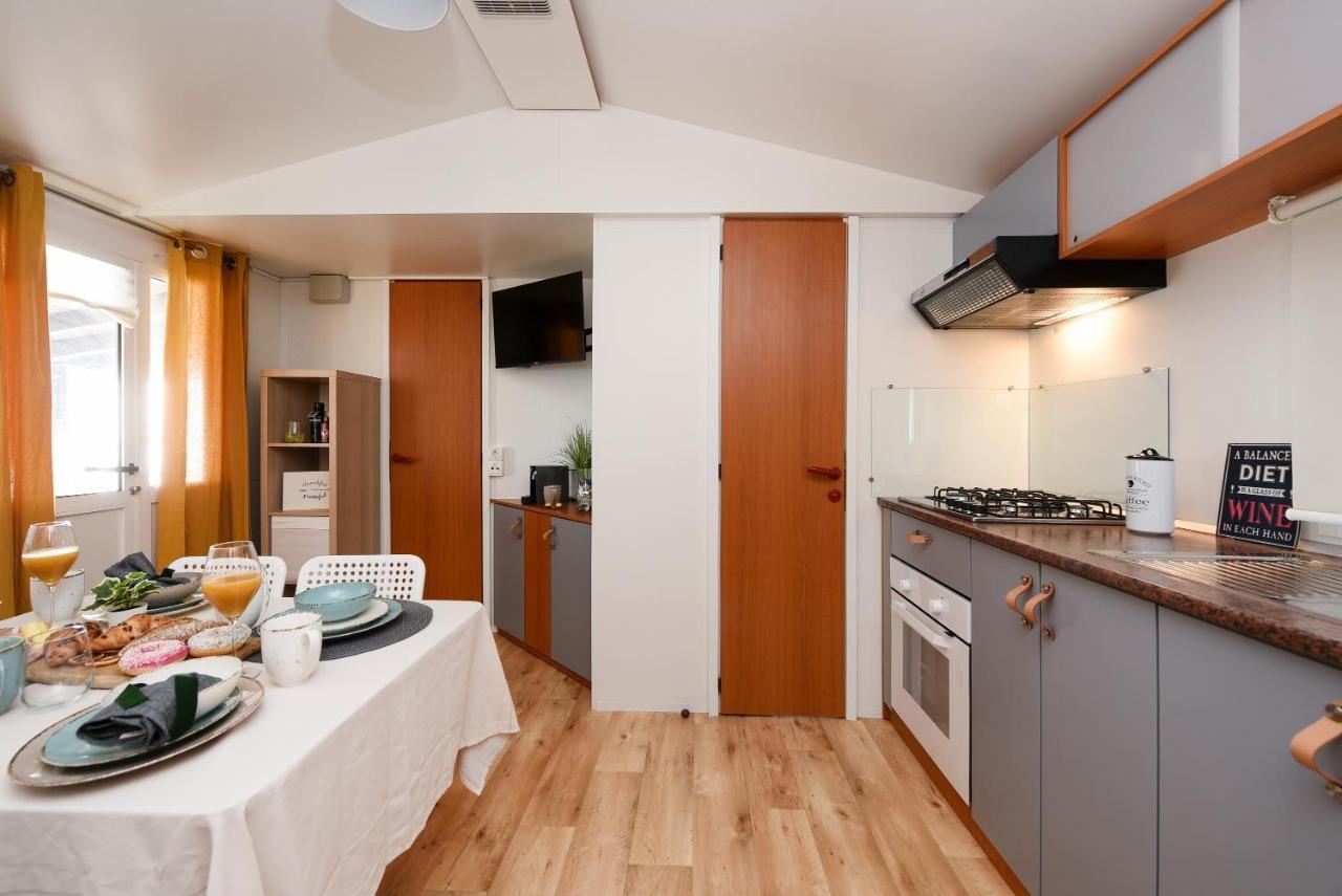 Mia Mobile Home With Jacuzzi Ждрелац Экстерьер фото