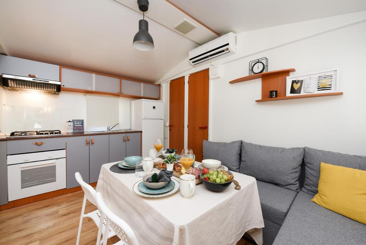 Mia Mobile Home With Jacuzzi Ждрелац Экстерьер фото