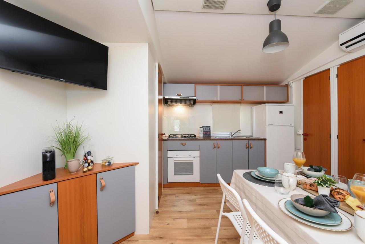 Mia Mobile Home With Jacuzzi Ждрелац Экстерьер фото